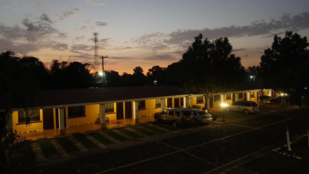 Zafra Hotel Retalhuleu Bagian luar foto