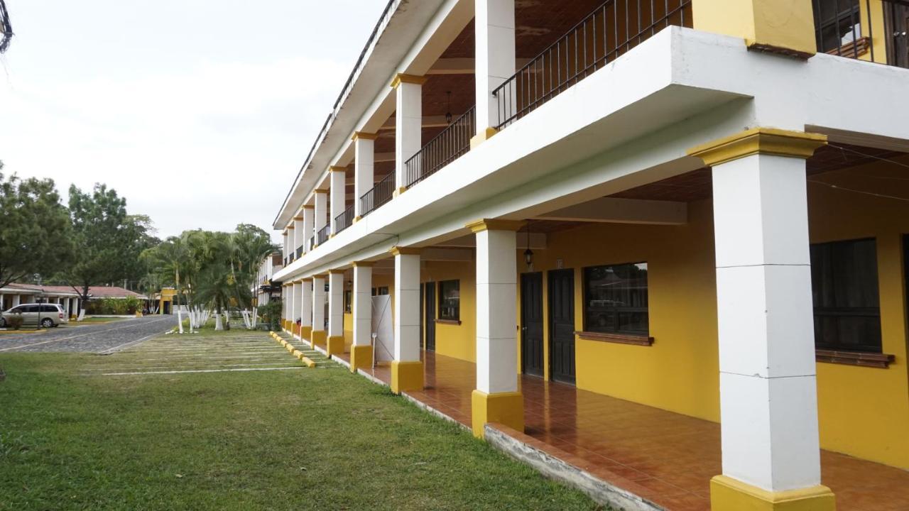 Zafra Hotel Retalhuleu Bagian luar foto